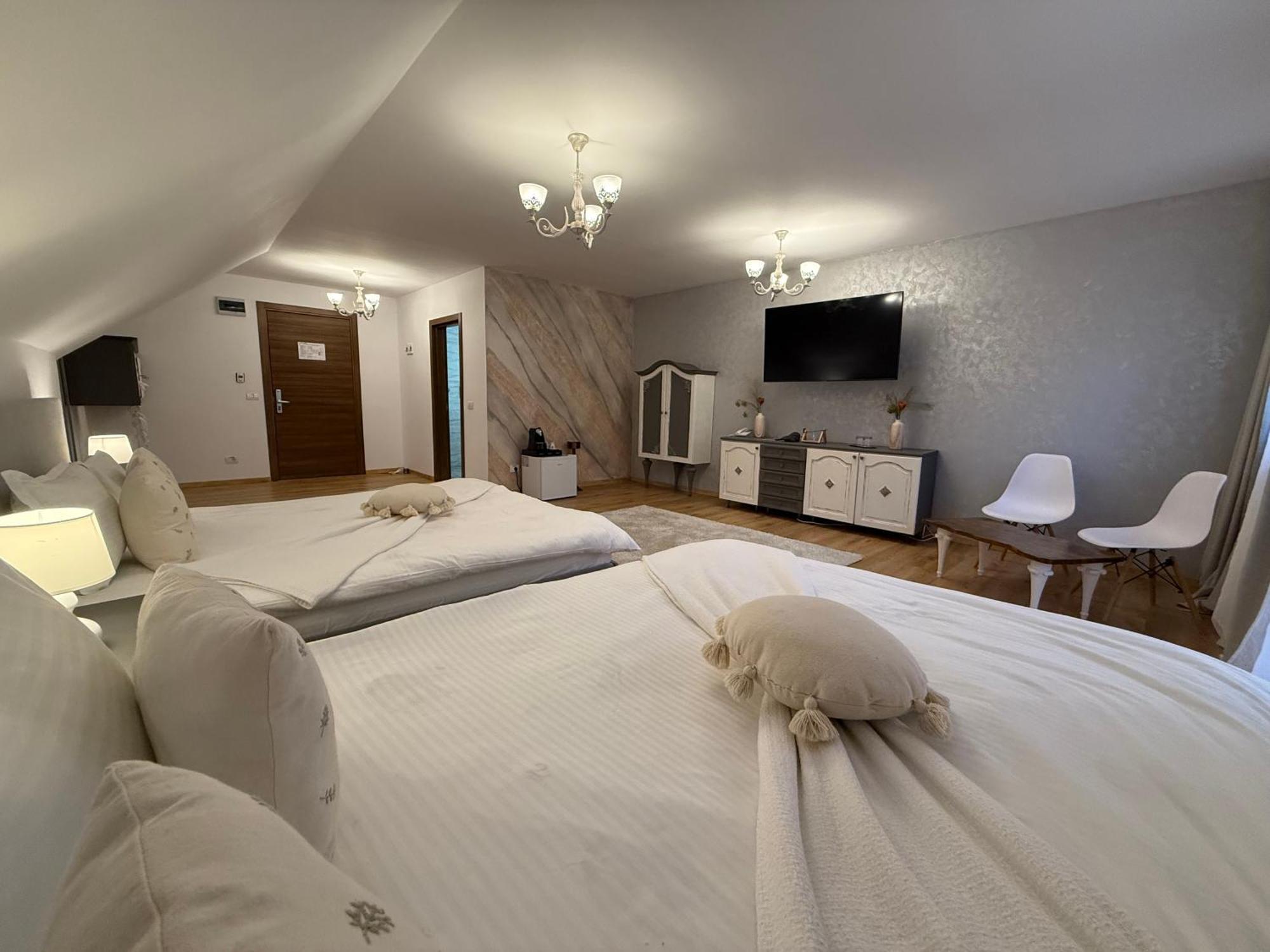 Conacul Radacinilor Hotel Petrosani Bagian luar foto