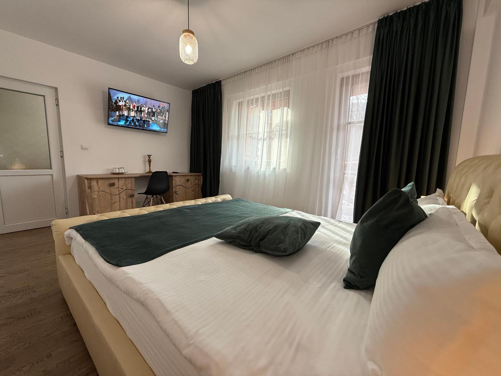 Conacul Radacinilor Hotel Petrosani Bagian luar foto