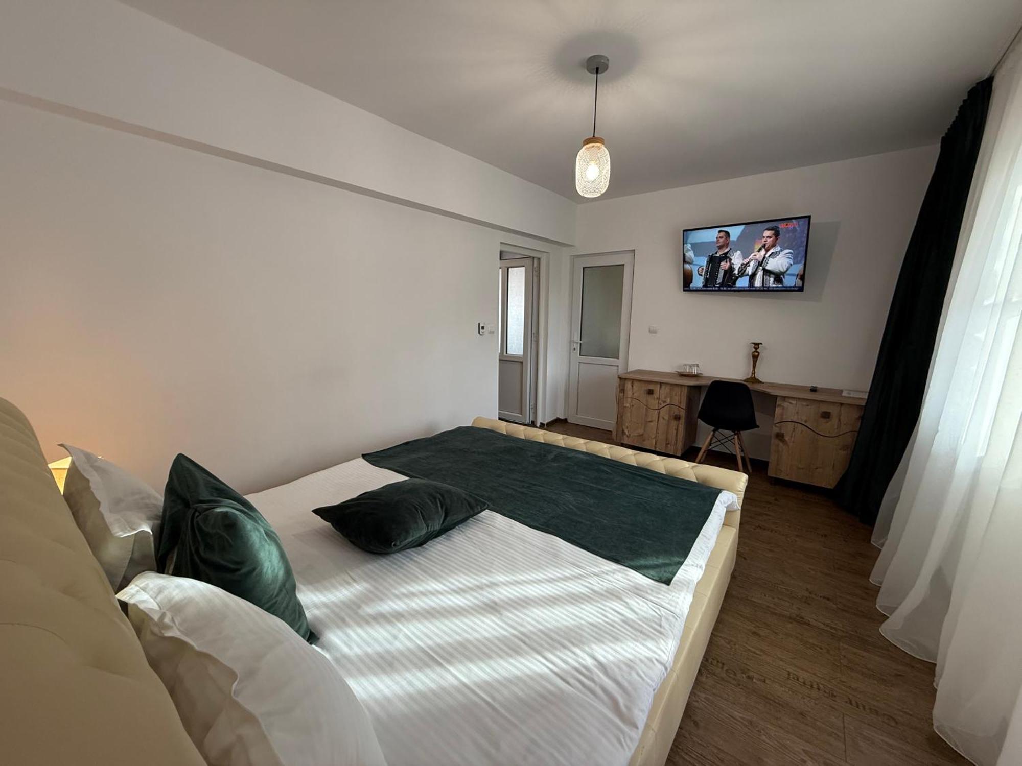 Conacul Radacinilor Hotel Petrosani Bagian luar foto