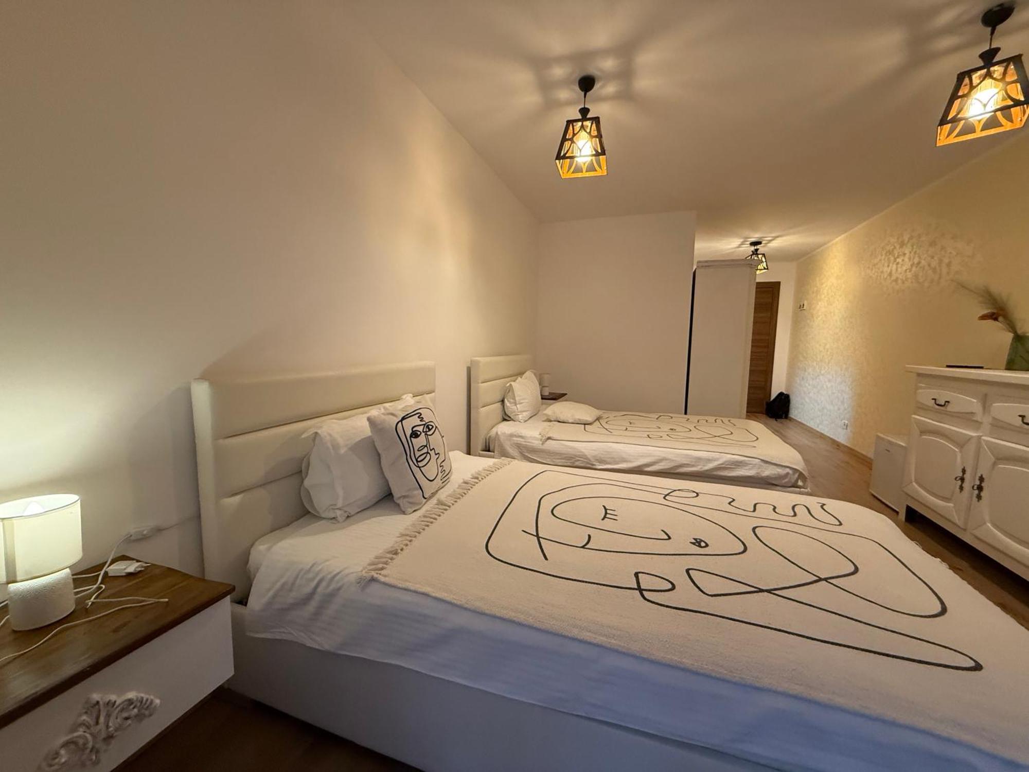 Conacul Radacinilor Hotel Petrosani Bagian luar foto