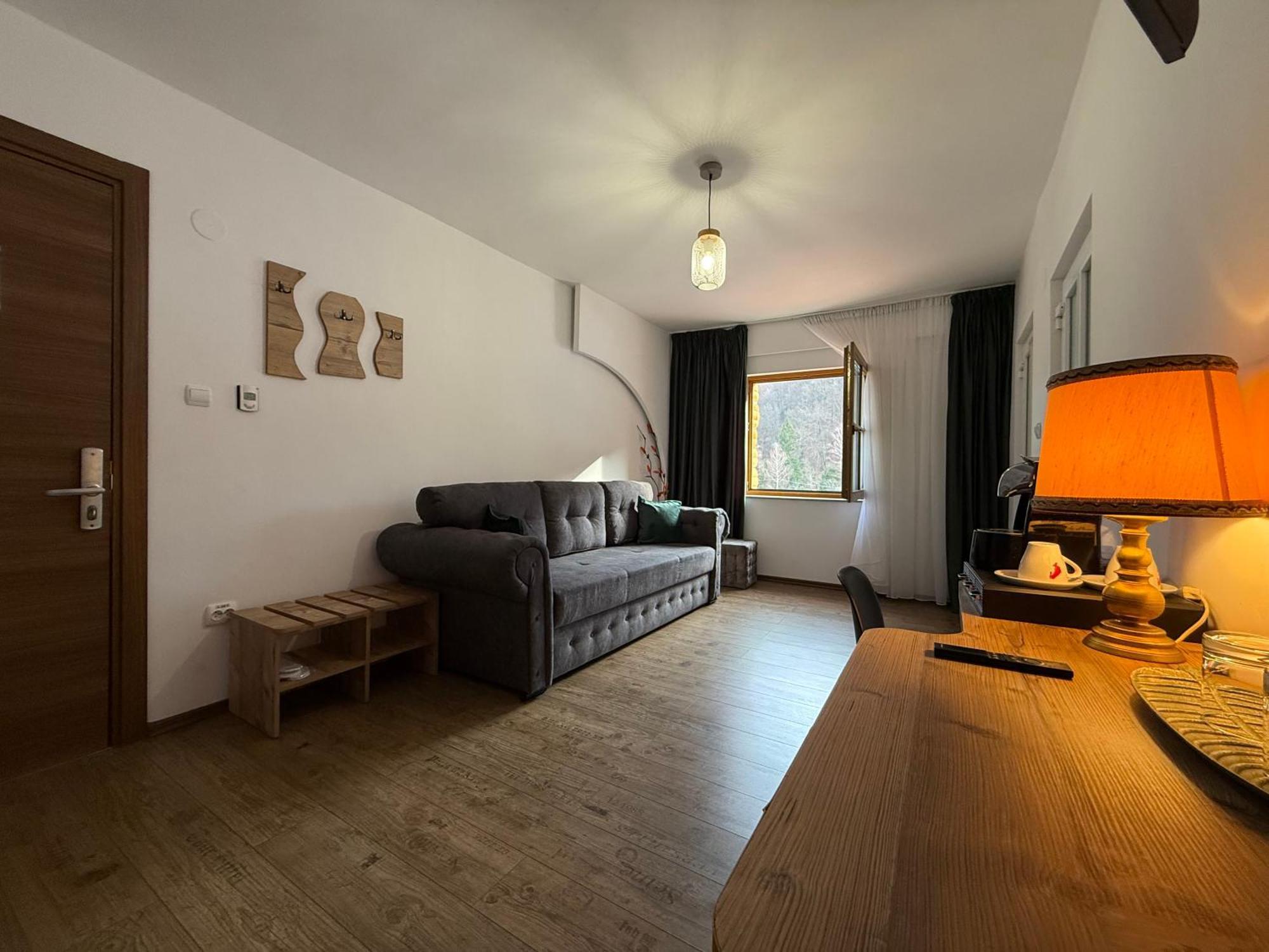 Conacul Radacinilor Hotel Petrosani Bagian luar foto