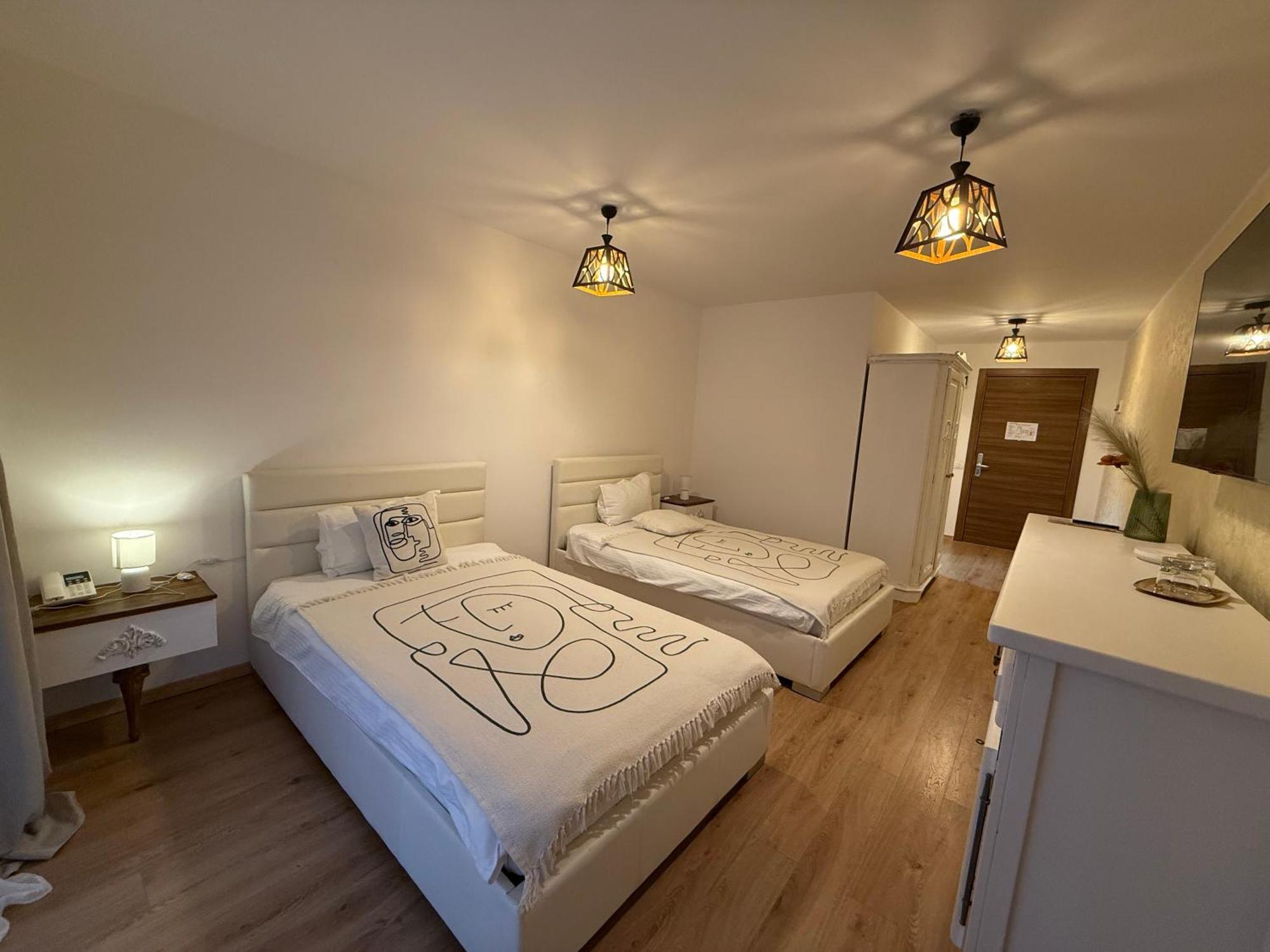 Conacul Radacinilor Hotel Petrosani Bagian luar foto