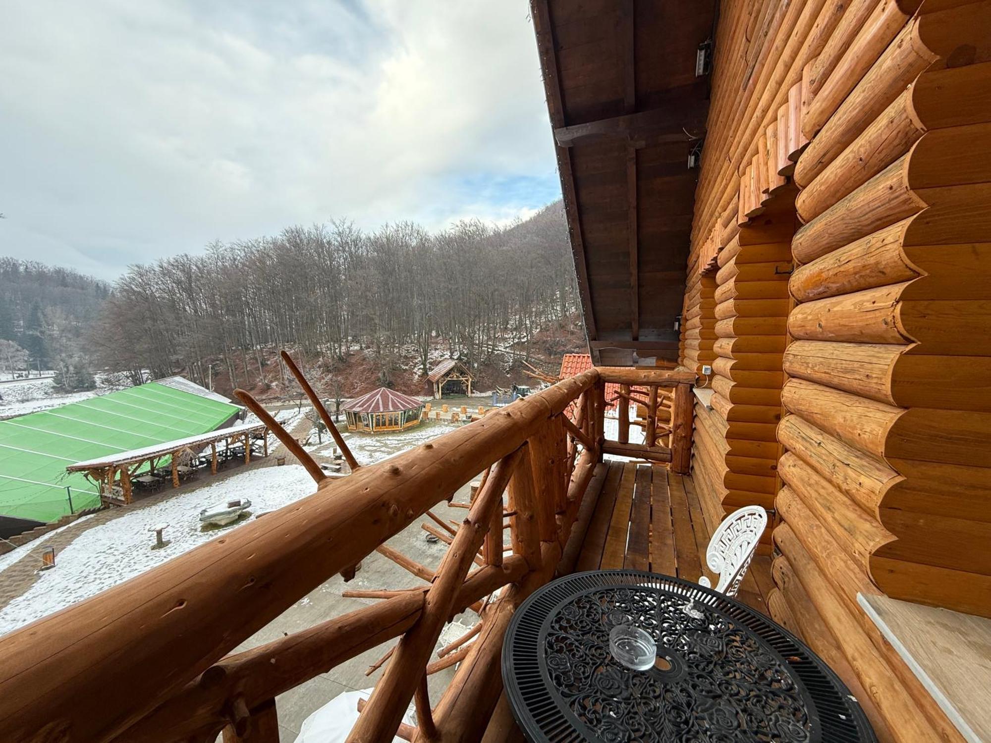Conacul Radacinilor Hotel Petrosani Bagian luar foto