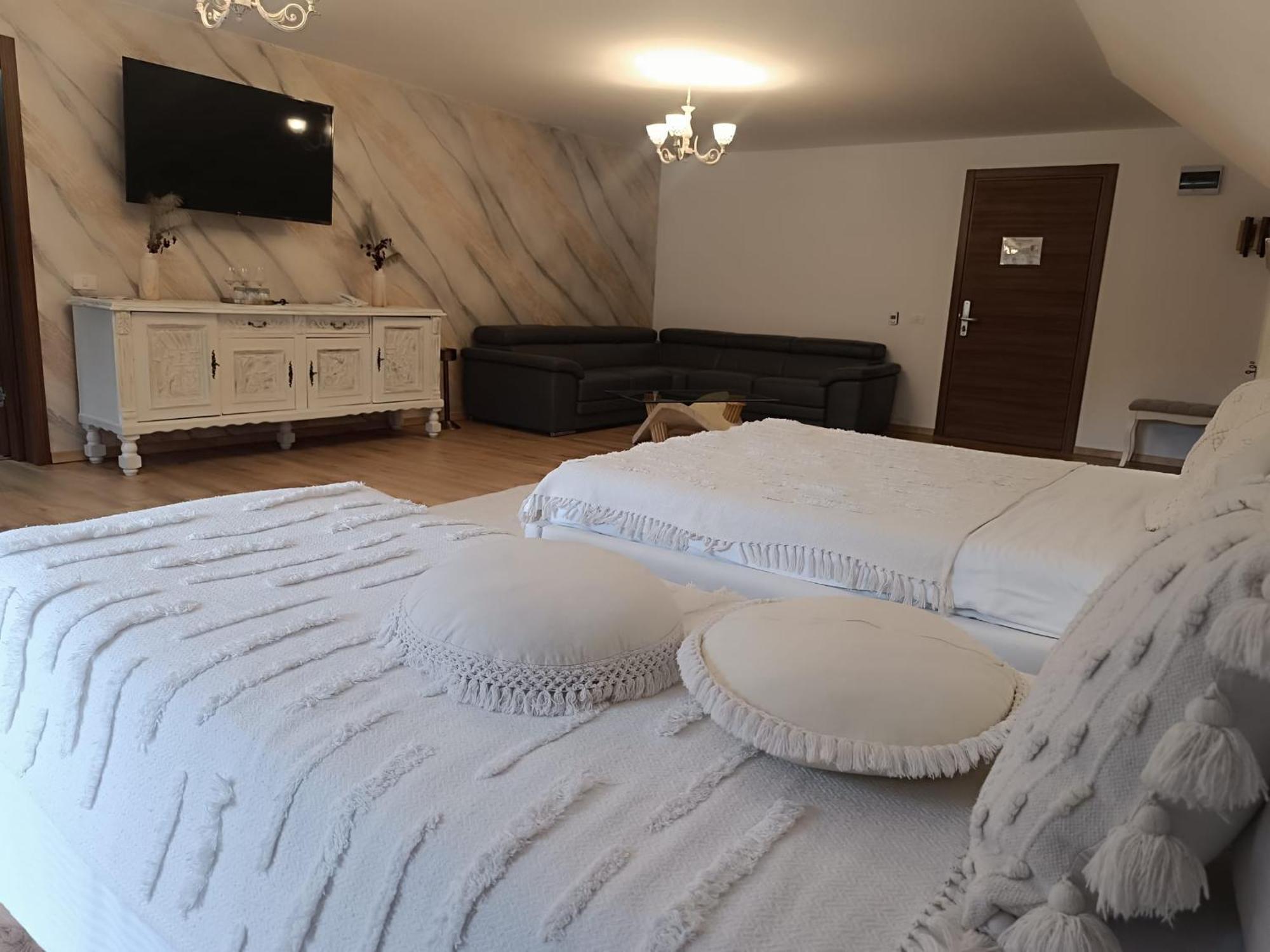 Conacul Radacinilor Hotel Petrosani Bagian luar foto